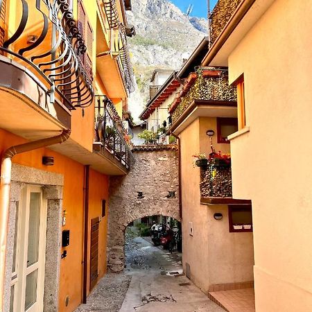 Апартаменты Limone Downtown Лимоне-суль-Гарда Экстерьер фото